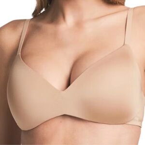 SKIMS Wireless Form Bra 32D Tonal 3D Logo Cloud T Shirt Bra NWT
